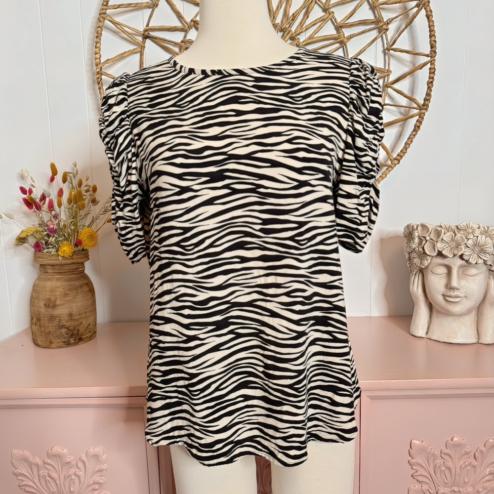 Women’s Small LOFT cream and black zebra striped‎ blouse with rushing sleeve